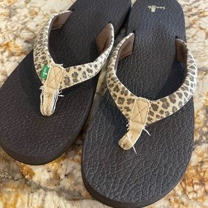 Sanuk Flip Flops Size 10 never worn!